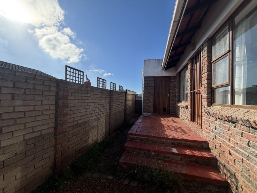 3 Bedroom Property for Sale in Heiderand Western Cape